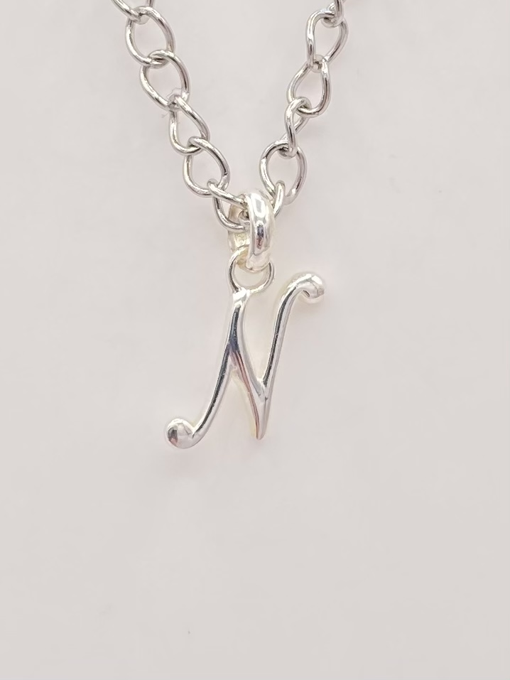 Pendentif N manuscrit argent